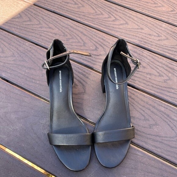 Amazon essentials women's two Strap Heeled Sandal. Used. Size 8.5 - Picture 2 of 6